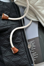 Загрузить изображение в средство просмотра галереи, Пальто стеганое со съемным капюшоном black