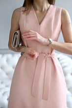 Загрузить изображение в средство просмотра галереи, Платье с V-образным вырезом