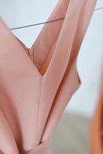 Загрузить изображение в средство просмотра галереи, Платье с V-образным вырезом