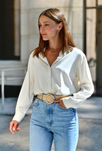 Загрузить изображение в средство просмотра галереи, Блуза шелковая классическая