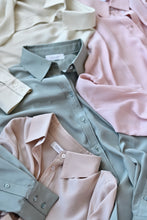 Загрузить изображение в средство просмотра галереи, Блуза шелковая классическая