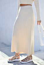 Загрузить изображение в средство просмотра галереи, Юбка в рубчик с разрезом