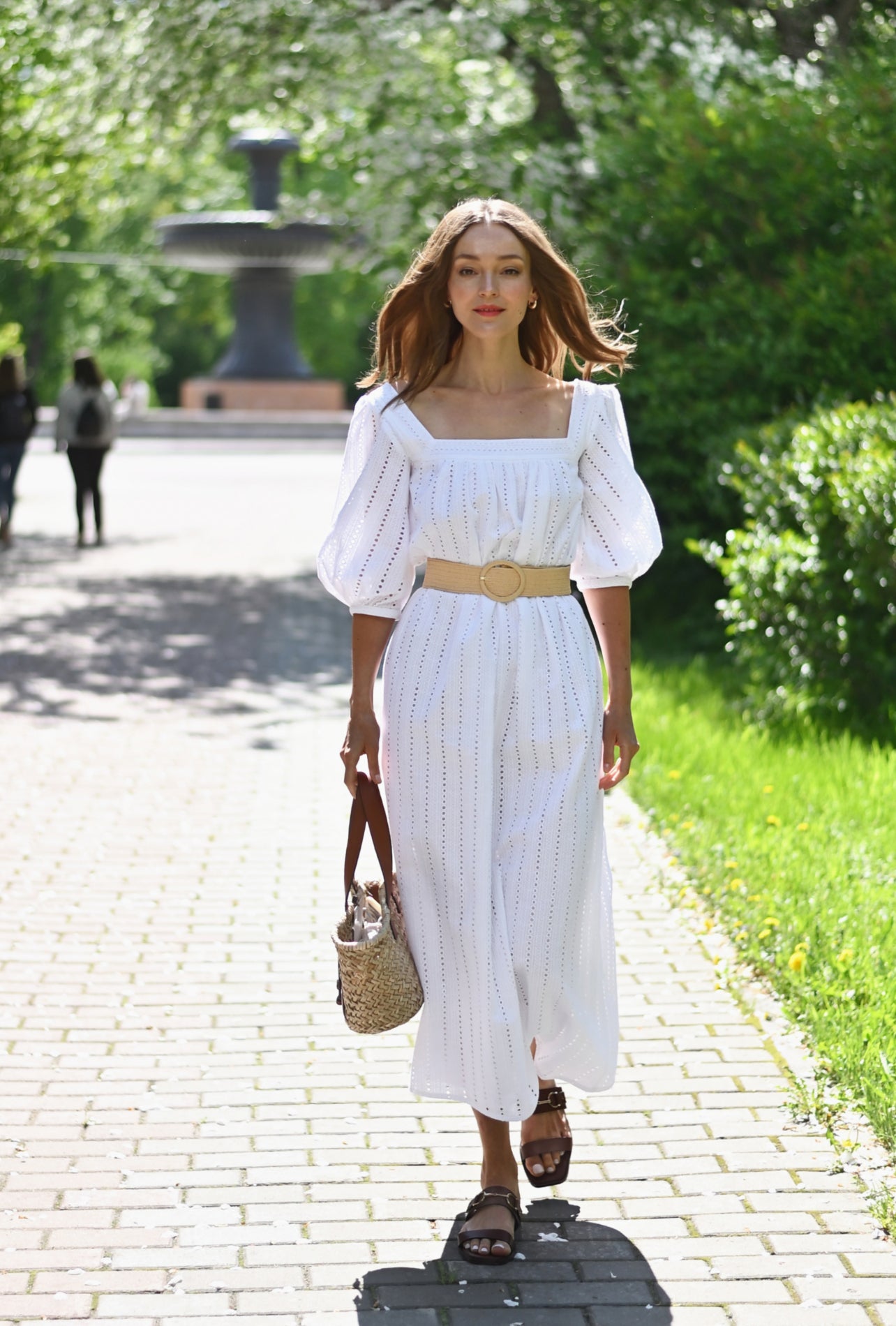 Платье из шитья с короткими рукавами, Белое - описание, цена, фото. | Купить в Москве.