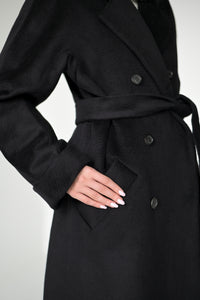 Пальто двубортное с цельнокроеным рукавом