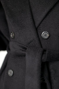 Пальто двубортное с цельнокроеным рукавом