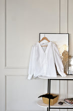 Загрузить изображение в средство просмотра галереи, Блуза с пышным рукавом без воротника
